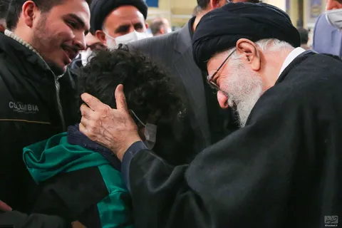 گزارش تصویری از دیدار خانواده‌های شهدای حادثه تروریستی شاهچراغ با مقام معظم رهبری
