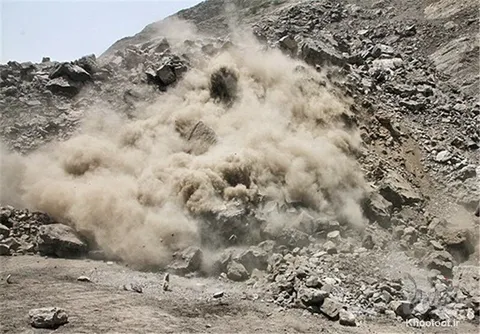 ویدیوی ریزش کوه در پی زلزله ۵.۴ ریشتری در روستای رضوان؛ بندرعباس