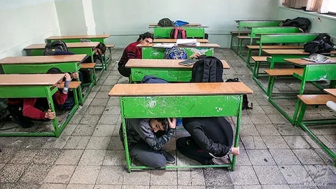 آژیر زلزله، به صدا در می‌آید