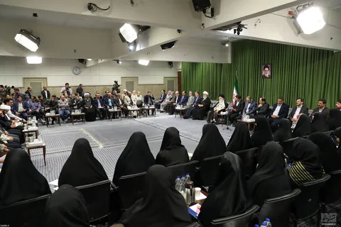 شاعران در دیدار با رهبر معظم انقلاب چه خواندند؟