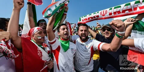 تماشا کنید/ تشویق بینظیر تیم ملی ایران در قطر/ ایران میره بالا، بالا بالا
