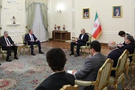 پزشکیان: هیچ کشوری نمی‌تواند خواسته‌های خود را بر ما تحمیل کند/ لاوروف: ضرورت تداوم رایزنی‌های دیپلماتیک برای کمک به تقویت صلح و امنیت